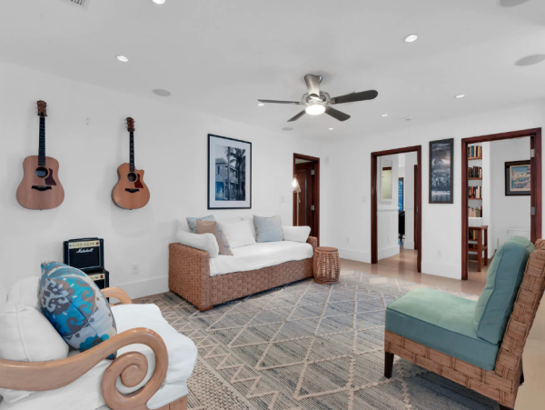 Luxury Coastal Retreat in Naples - Your Perfect Getaway